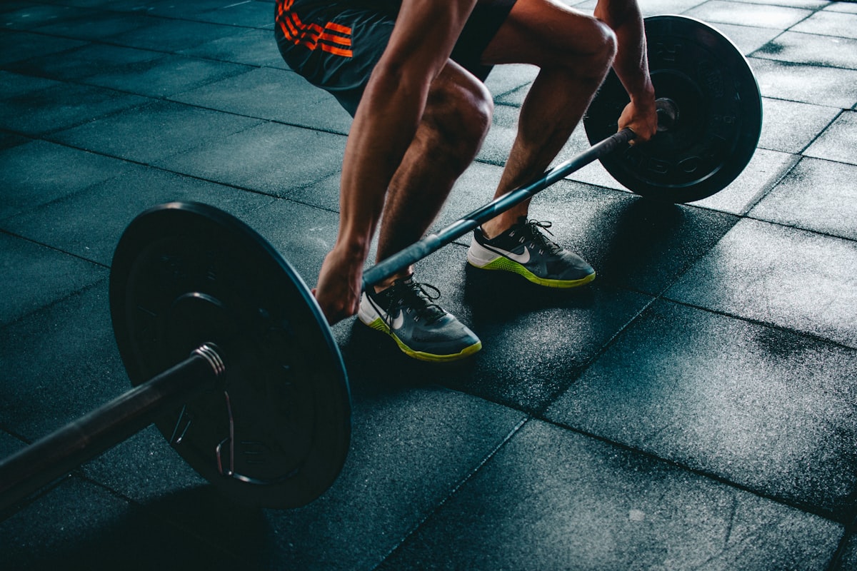 pre-workout red light therapy — athlete training with 660nm and 850nm photobiomodulation for peak sports performance